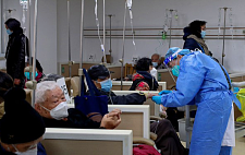 上海医院人满为患　疫苗受害者母女染疫难就医（组图）