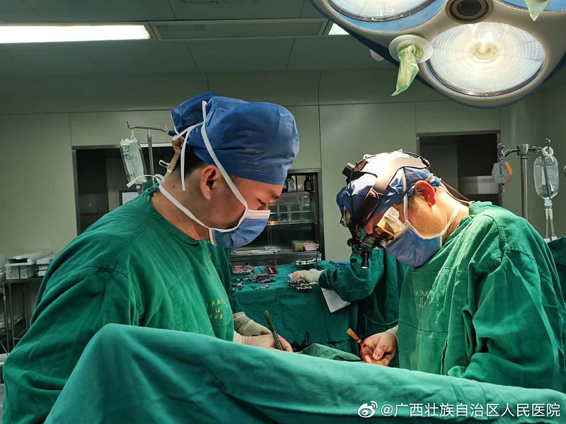 中国近日频传的非法移植器官，图为器官移植手术。 图:翻摄自微博