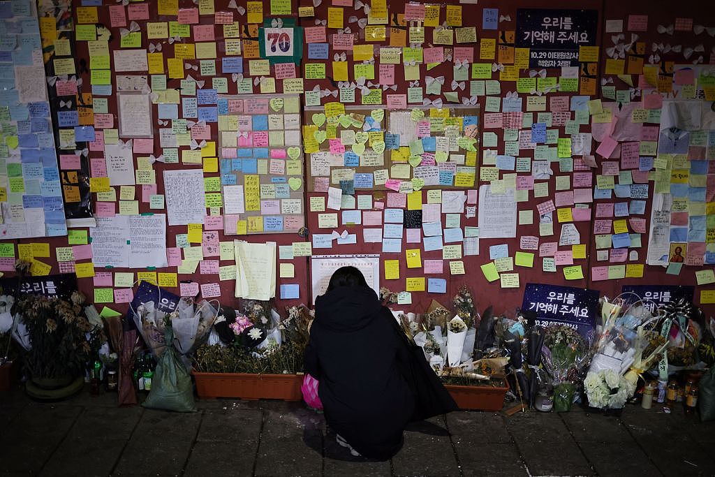 韩国警方指出，准备不足和应对处置不当是去年10月底首尔梨泰院群众推挤踩踏造成159人死亡的主要原因。 （图／路透社）