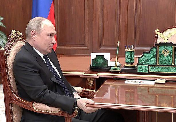 英媒：70岁俄罗斯总统普京将于今年退休，健康状况不佳引担忧（组图） - 5