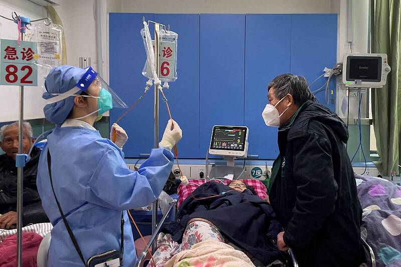 上海一家医院的急诊室，充斥以中老年人为主的武肺患者。 （路透）