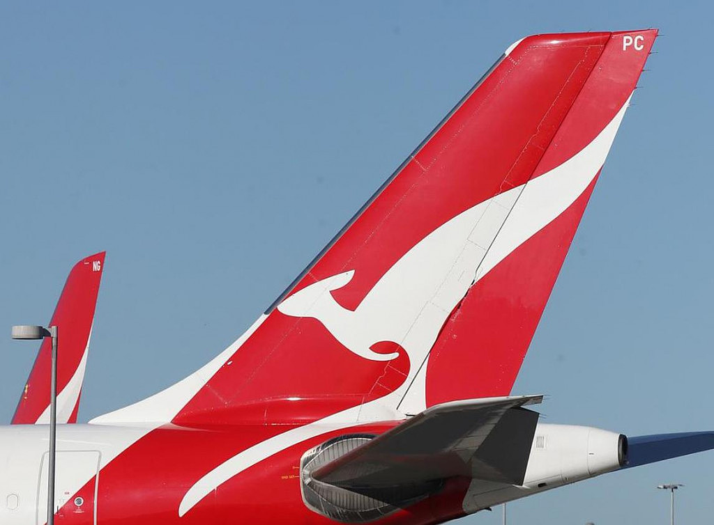 突发！澳航飞悉尼航班引擎故障，Mayday求救！已安全着陆，乘客亲述：只听到巨响，不知发生何事（视频/组图） - 18
