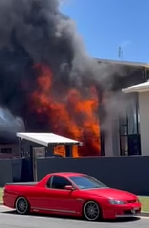 “3分钟内，整栋房子被吞没”昆州住宅燃起大火，殃及邻近房产汽车！元凶疑似是锂电池（视频/组图） - 4