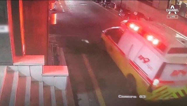 救護車在接到醫院報警後趕到事發現場。(取材自東亞日報)