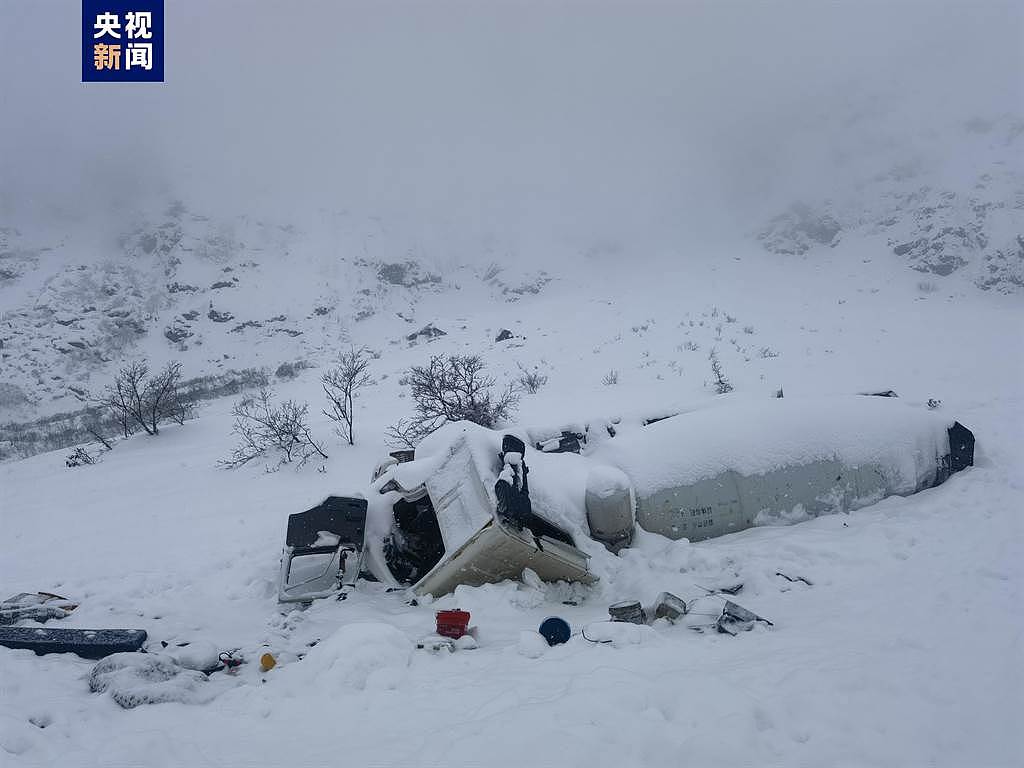 西藏林芝派墨公路雪崩8人罹难。 （大陆央视）