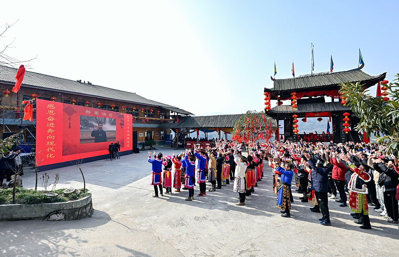 四川省綿陽市北川羌族自治縣石椅村民眾，被安排於18日上午與人在北京的習近平視訊連線。新華社