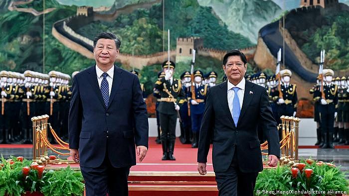 菲律宾总统马科斯（右）1月3日至5日对中国进行国事访问