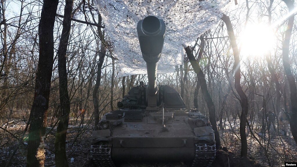 乌克兰陆军第43重炮旅的一辆德国PzH2000自行榴弹炮。(2023年1月11日)