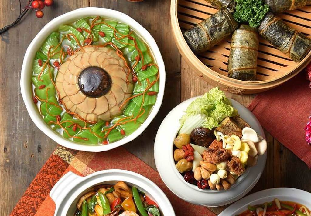 营养师提醒民众，很多中式的年夜菜热量都相当惊人，最好能多搭配蔬果类的食材，减少精致谷物与动物性脂肪。 （图／Shutterstock)