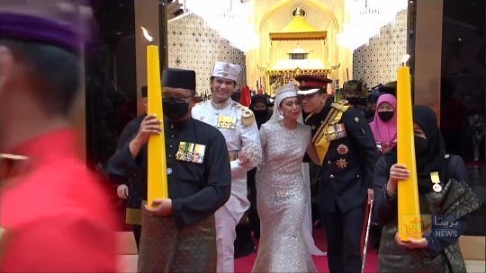 37岁文莱公主跟堂哥结婚，庆典连续十天，最帅王子为姐姐托起面纱（组图） - 7