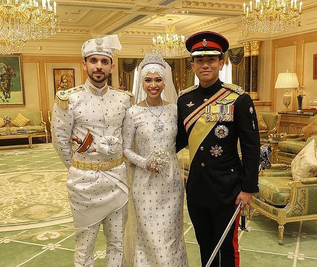 37岁文莱公主跟堂哥结婚，庆典连续十天，最帅王子为姐姐托起面纱（组图） - 9