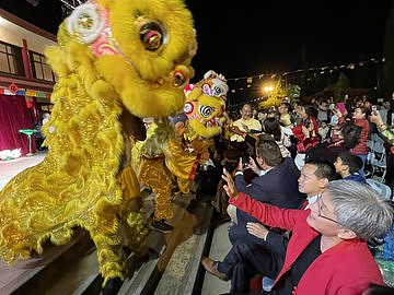 发红包、看舞狮！总理艾博年及外长黄英贤参加春节庆祝活动，向民众送上新春祝福（组图） - 6