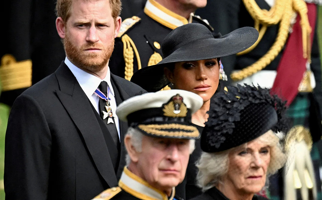 英王查理三世5月6日加冕，次子哈利是否出席成為焦點。圖為去年9月王室家族出席已故女王伊麗莎白二世葬禮。路透社