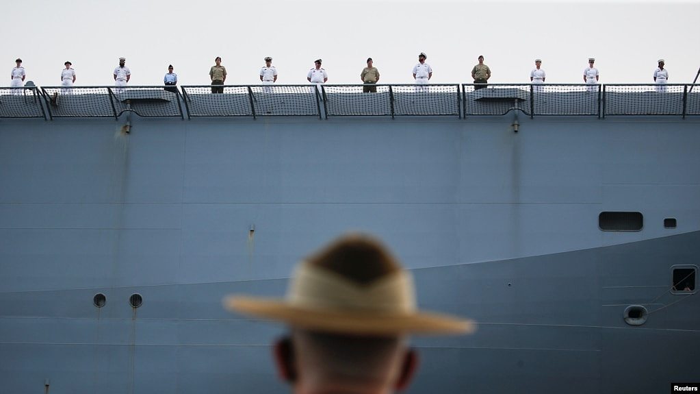 澳大利亚一艘军舰上的军人。（路透社2021年资料照）