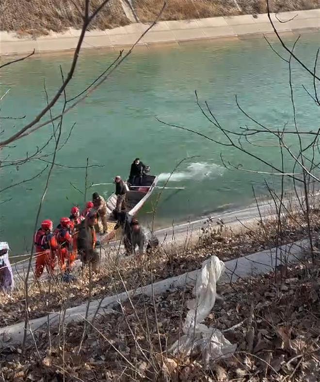 河北55岁男子跳冰河救人遇难，遗体仍保持救人姿势（组图） - 1