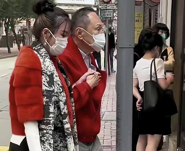 87岁香港知名富商被曝新恋情，与年轻美女十指紧扣逛街（组图） - 3