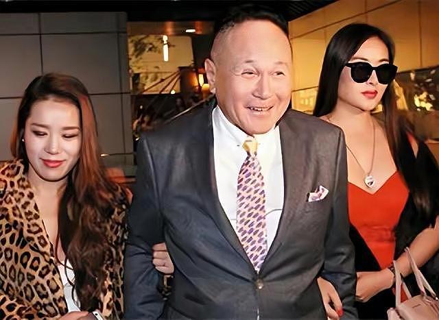 87岁香港知名富商被曝新恋情，与年轻美女十指紧扣逛街（组图） - 6