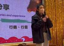 55岁王祖贤现身华人聚会，打扮朴素状态佳，哽咽落泪称过去没朋友（组图）