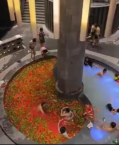 哈尔滨一度假村回应“东北鸳鸯锅澡堂”：一直开放，“锅里”放什么随机（视频/组图） - 1