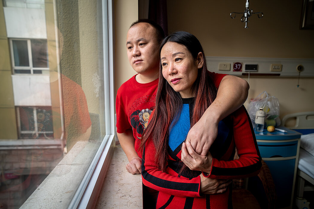 郭美艳（音）和丈夫在北京一家医院做了体外受精后，等待做下一步的受精卵移植术。