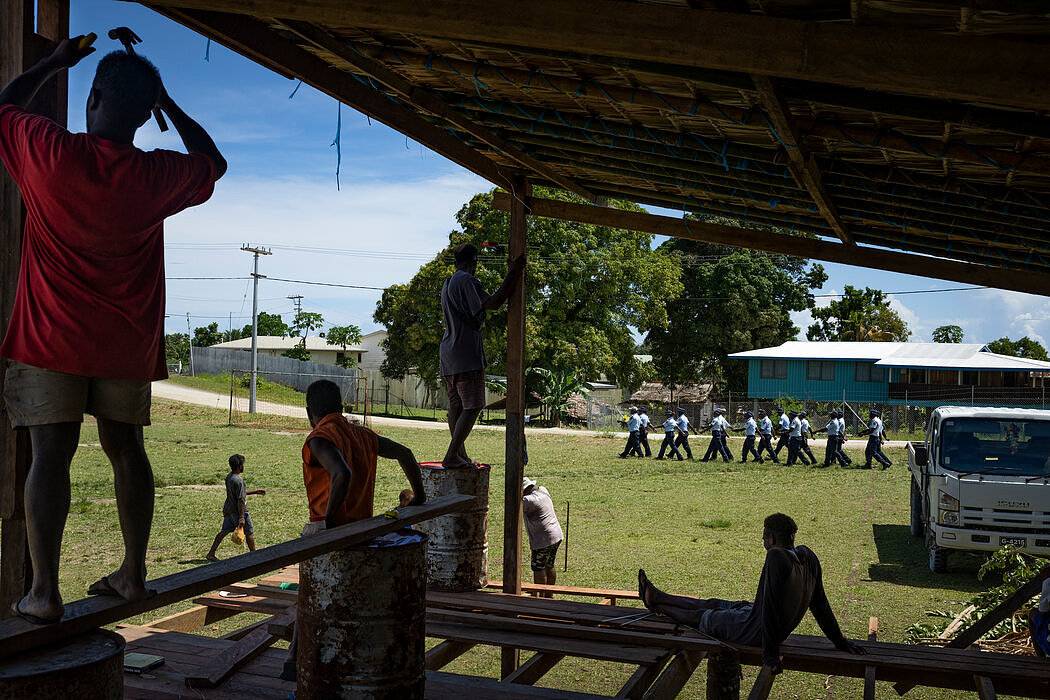 警察在马莱塔省奥基进行演习。数十名所罗门群岛警察前往中国接受培训，引发了人们对他们可能将中国的手段带回国的担忧。