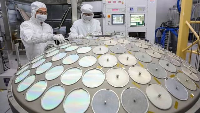 中国购买了全球生产的50%以上的晶片