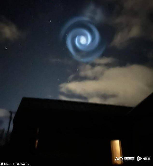 夏威夷夜空惊现神秘阴森的蓝色螺旋体，看起来像是外星UFO（组图） - 4