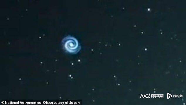 夏威夷夜空惊现神秘阴森的蓝色螺旋体，看起来像是外星UFO（组图） - 2