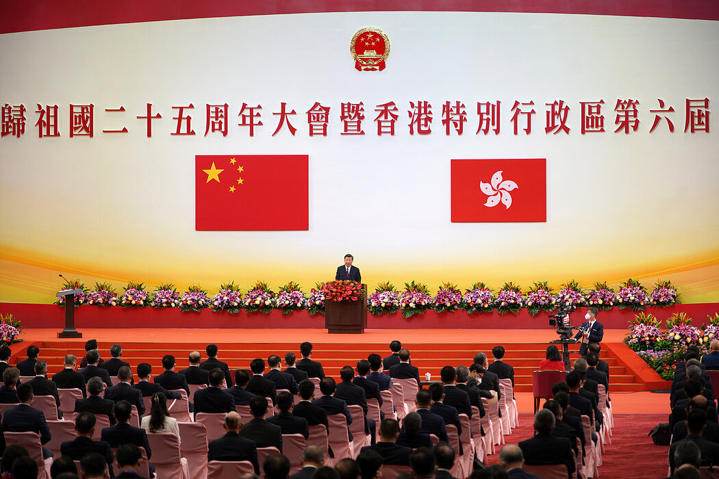 中国领导人习近平在2022年在香港新任领导人李家超就职仪式上发表讲话。习近平一直关注香港的住房短缺问题。