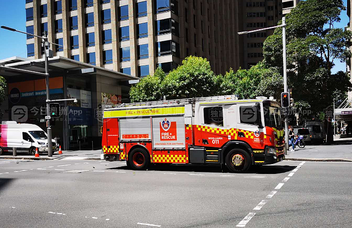 突发！悉尼唐人街中餐馆失火，现场浓烟密布，多辆消防车赶抵封路扑救（视频/组图） - 9