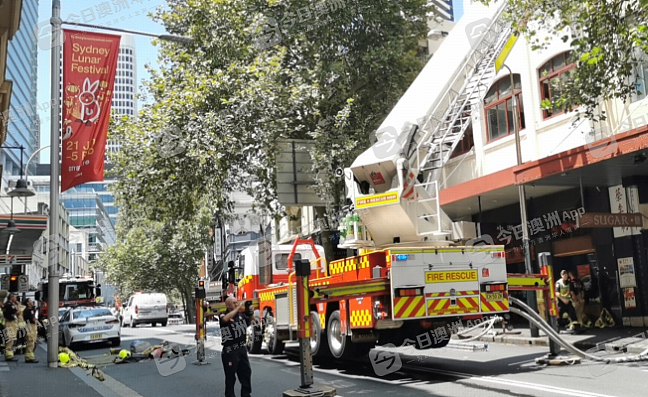 突发！悉尼唐人街中餐馆失火，现场浓烟密布，多辆消防车赶抵封路扑救（视频/组图） - 1