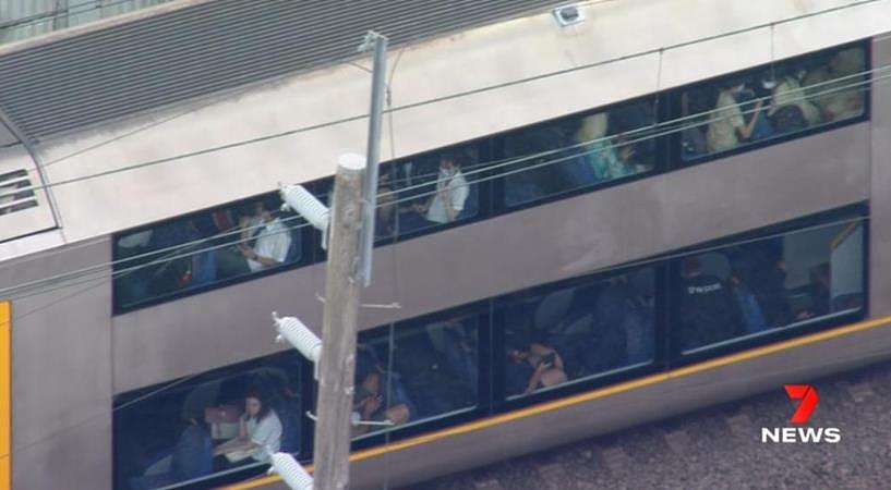 悉尼城铁突发断电，多条线路被迫停运！通勤者被困车厢（组图） - 3