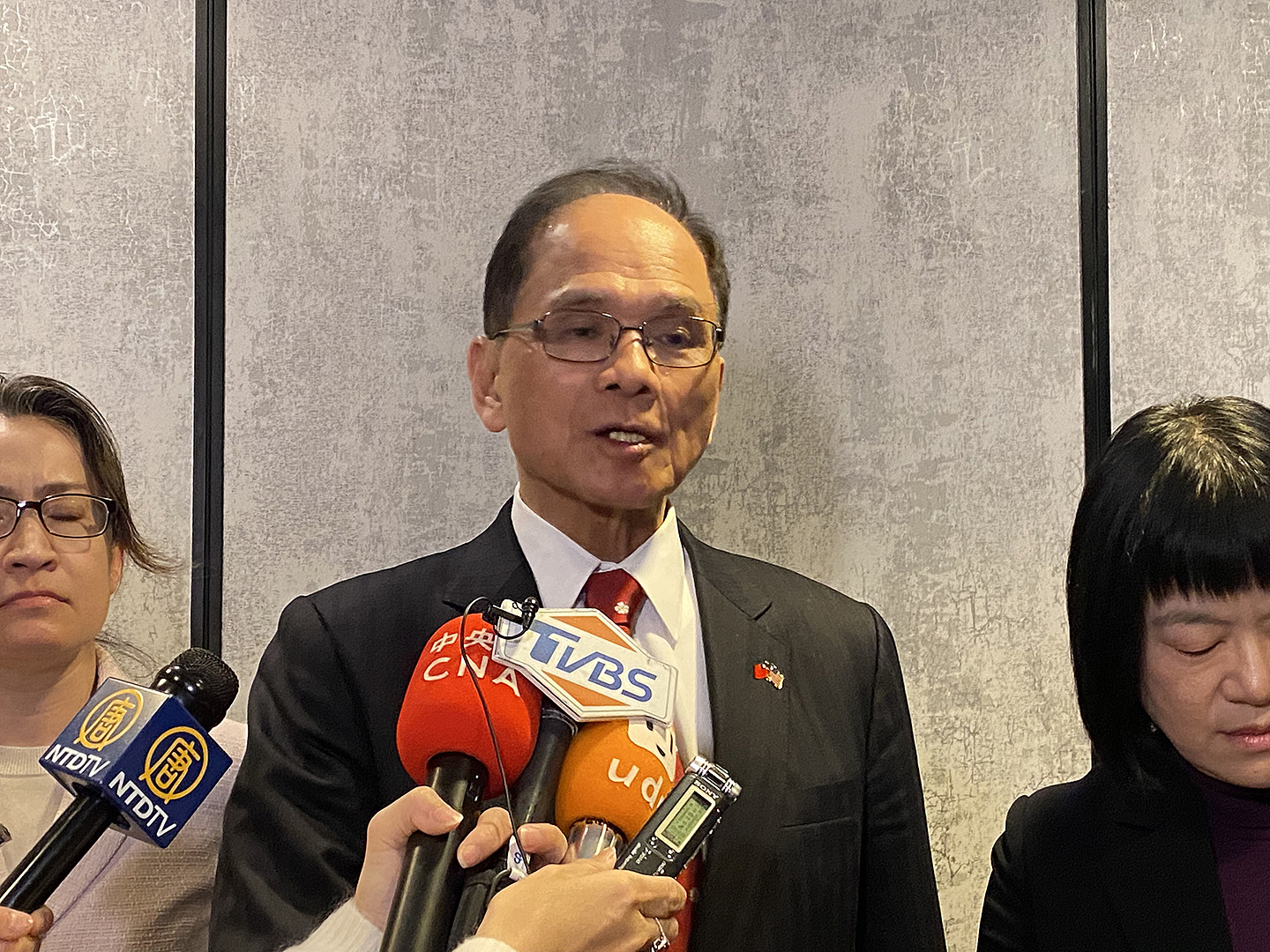 台湾立法院长游锡堃接受媒体采访(记者陈品洁拍摄)