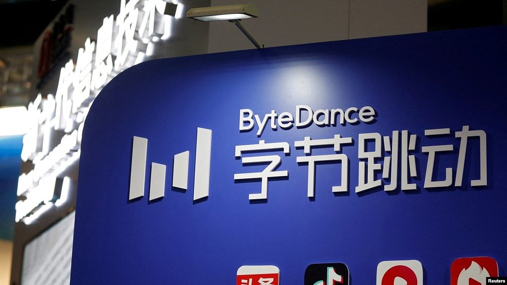 北京中关村国家自主创新示范区展示中心的TikTok母公司“字节跳动”的展台。（2022年2月10日）