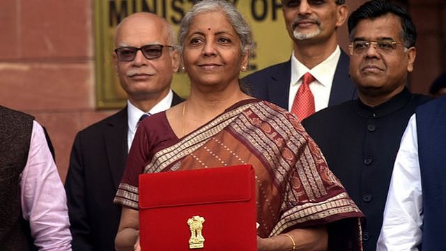 印度财政部长尼尔马拉·西塔拉曼（Nirmala Sitharaman），德里记者招待会，2022年2月1日