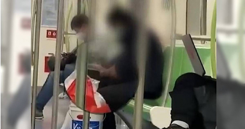 上海男「地铁车厢内磨菜刀」 网气炸：安检员都是临时工？
