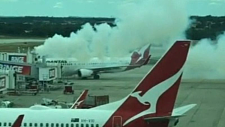 墨尔本机场发生火灾，现场浓烟滚滚！澳航客机距起火点仅数米（图）