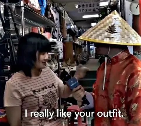 美国小哥穿着唐装问路人是否喜欢，老外和华人答案截然相反（组图） - 8
