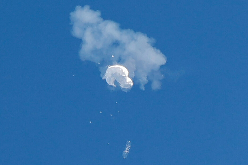 周六，一架美国战斗机在南卡罗来纳州海岸击落了中国气球。