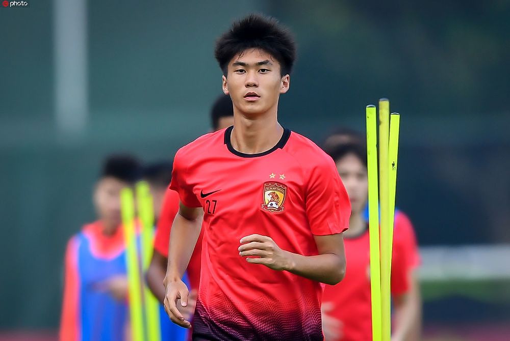 中国男足球员吴少聪。