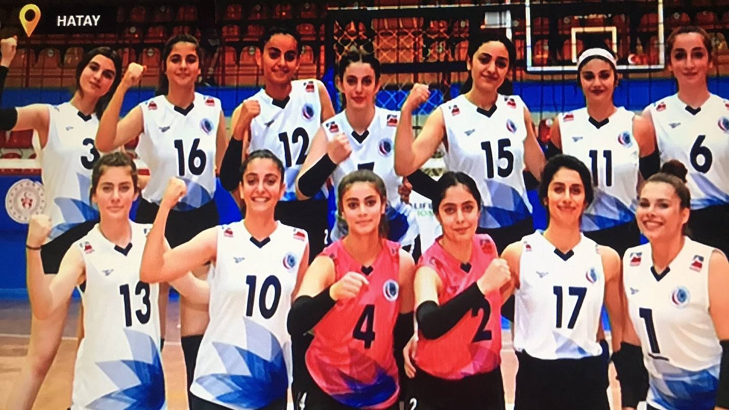 哈塔伊女子排球队的14名成员生死未卜。 （Twitter图片）
