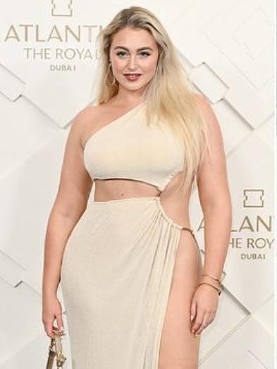 32岁英国美女曾因“太胖”被拒绝走秀，如今当大码模特身家超千万（组图） - 4