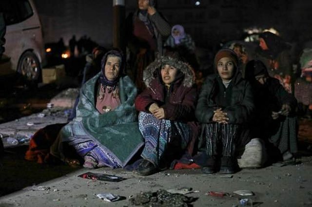 土耳其哈塔伊省的灾民面临严寒的威胁。