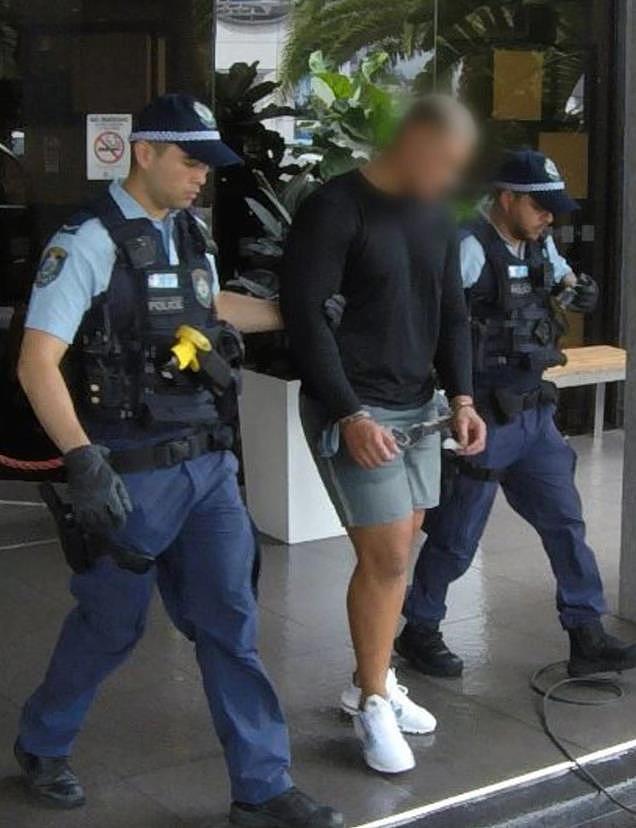 警方突袭悉尼多地，捣毁贩毒团伙！缴获现金和毒品，3人被控罪（组图） - 2