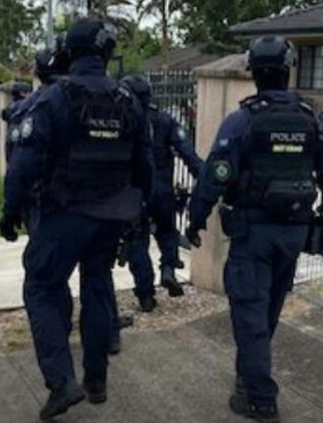 警方突袭悉尼多地，捣毁贩毒团伙！缴获现金和毒品，3人被控罪（组图） - 7