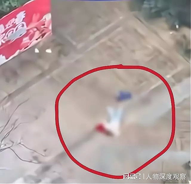 湖南21岁女子抱小孩17楼跳楼双双身亡，真实原因令人揪心（组图） - 1