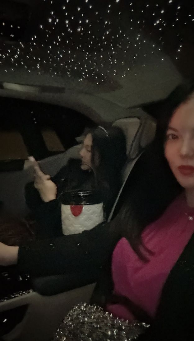 47岁李湘晒庆生照，带王诗龄坐星空顶豪车，在奢华餐厅进餐像贵族（组图） - 2