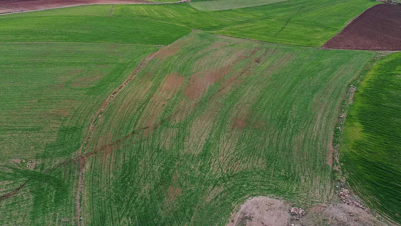 空拍机拍到土耳其郊外出现巨大的裂痕。 （图／达志／路透社）