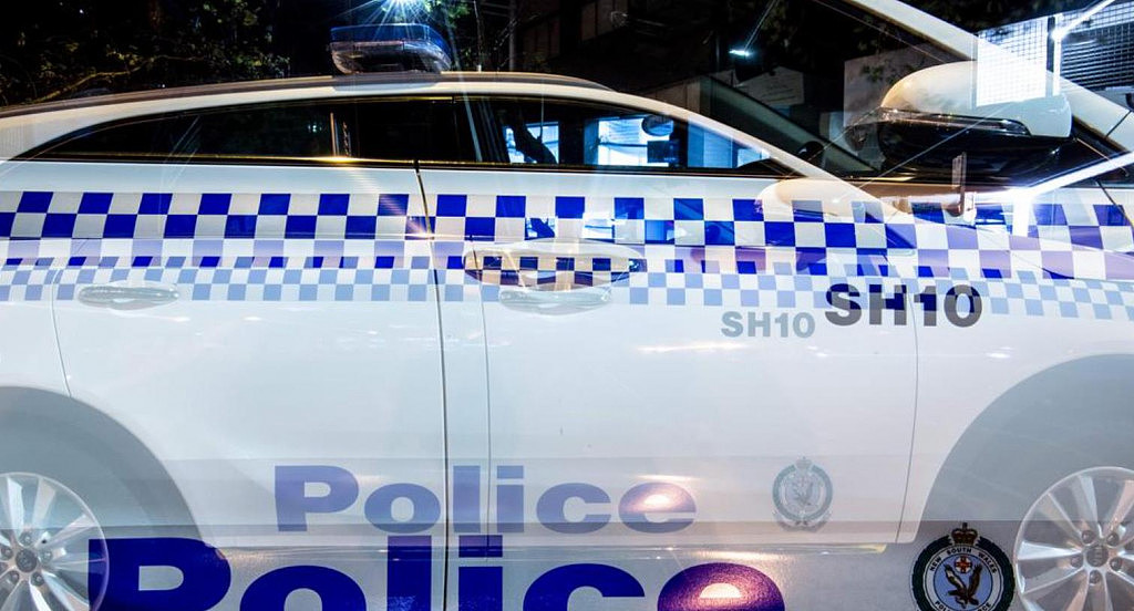澳华人区男子砸车伤人，逃跑时袭击警员，被控多项罪名（组图） - 3