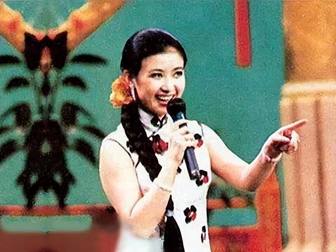 央视春晚主持人李小玢：红极一时的她两婚两离（组图） - 1